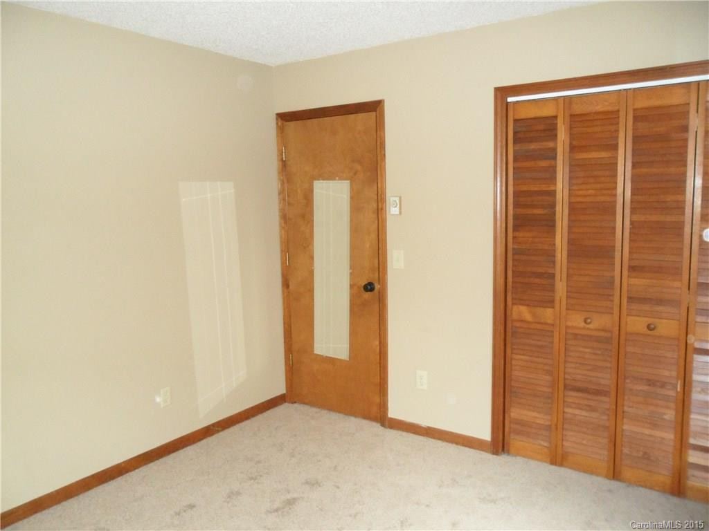 559 Greenview Dr - Photo 11