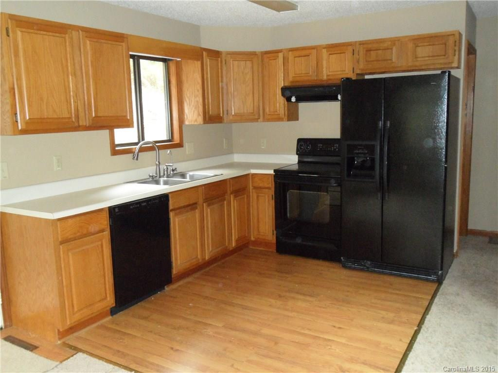 559 Greenview Dr - Photo 4