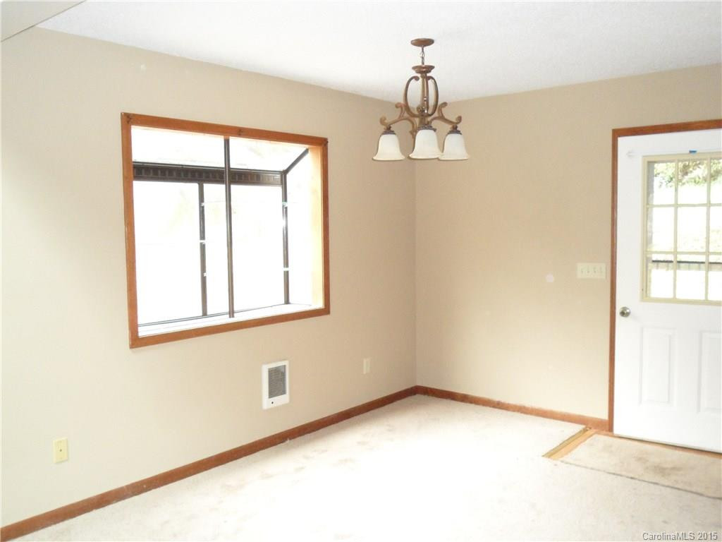 559 Greenview Dr - Photo 6