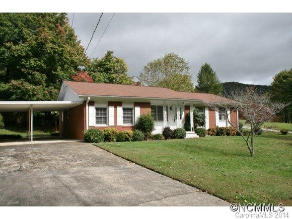 3 W Maple Dr