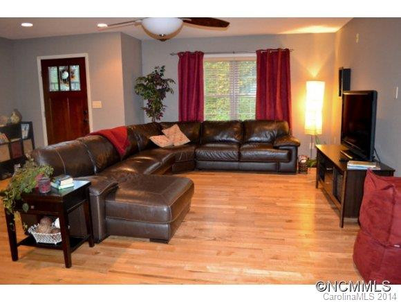 1023 Deepwoods Drive - Photo 2
