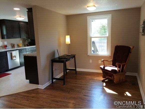 216 View Street - Photo 7