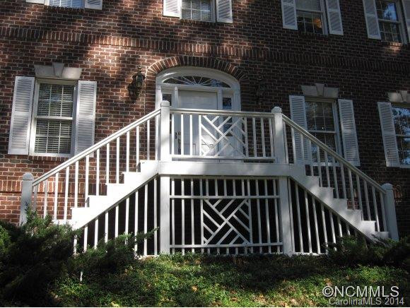 5 Silverstone Drive - Photo 2