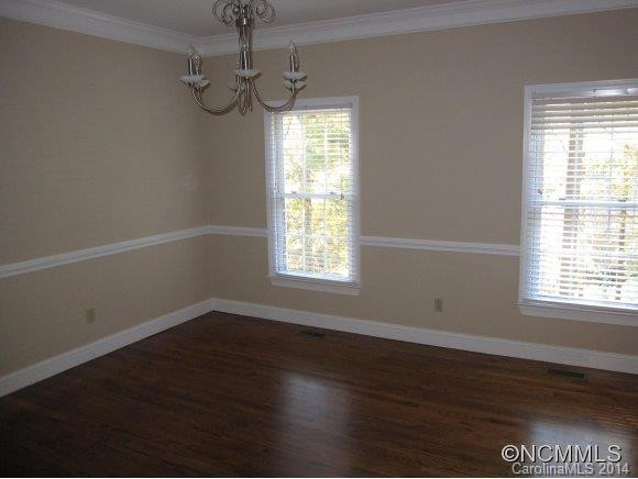5 Silverstone Drive - Photo 12
