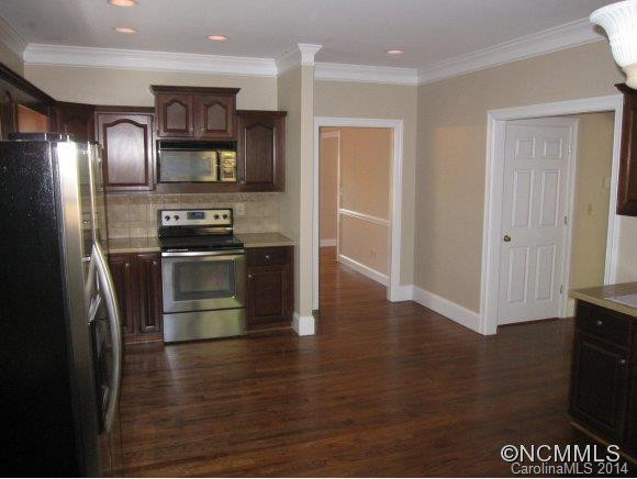5 Silverstone Drive - Photo 10