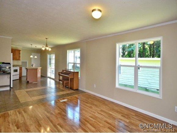 153 SYCAMORE DRIVE - Photo 3