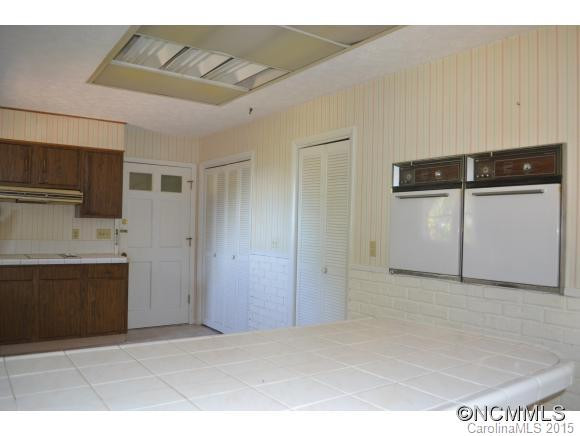 299 Sky lake Drive - Photo 4