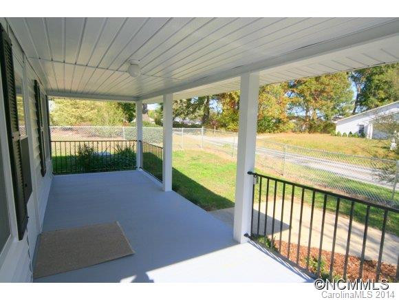 210 Beverly Avenue - Photo 3