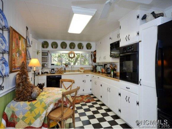 34 HEMPHILL KNOLL ROAD - Photo 9