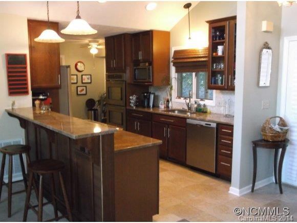 8 CAROLINE DR - Photo 2