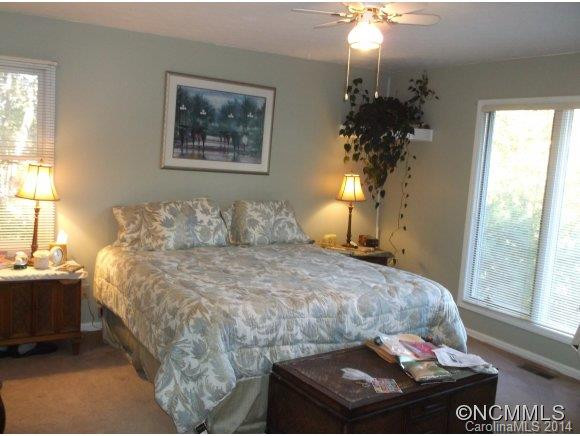 8 CAROLINE DR - Photo 11