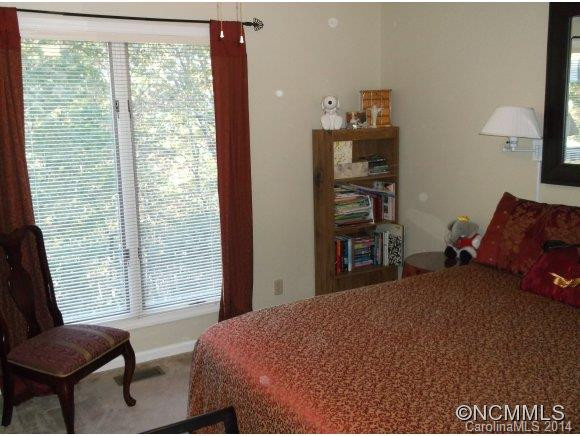 8 CAROLINE DR - Photo 14