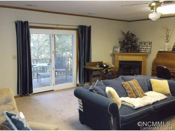8 CAROLINE DR - Photo 15