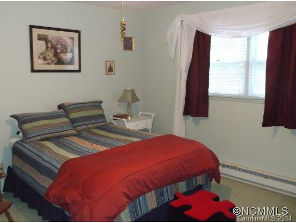 8 CAROLINE DR - Photo 16