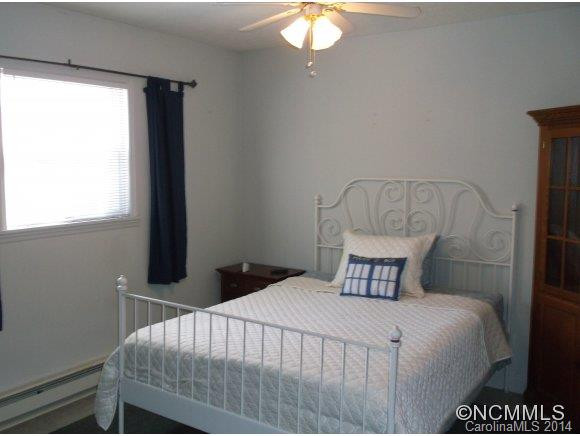 8 CAROLINE DR - Photo 18