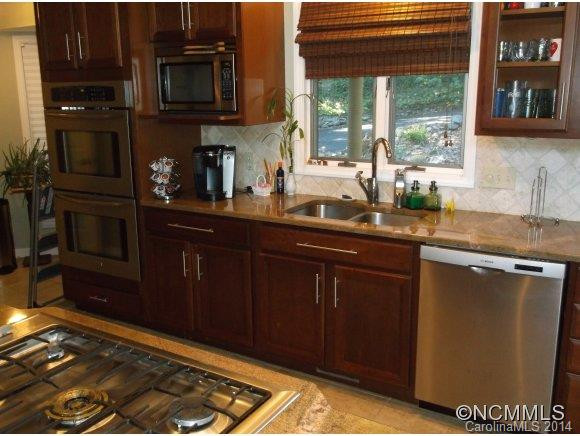 8 CAROLINE DR - Photo 4
