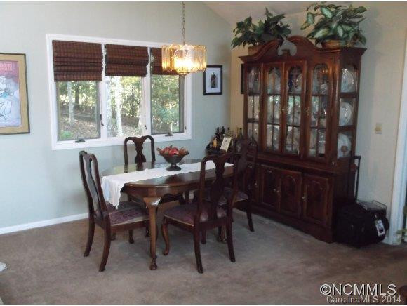 8 CAROLINE DR - Photo 8
