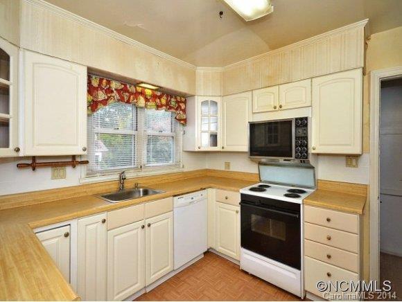 11 Clarendon Road - Photo 3