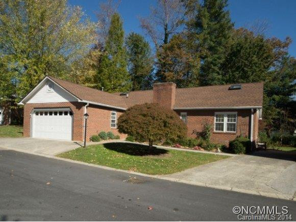 217 Hampton Court - Photo 2