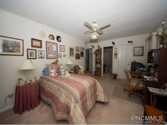 217 Hampton Court - Photo 11