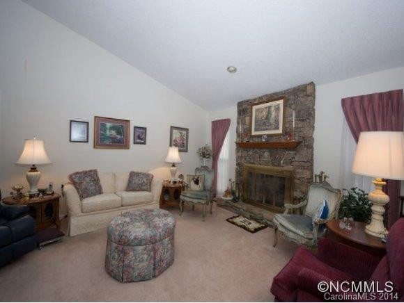 217 Hampton Court - Photo 14