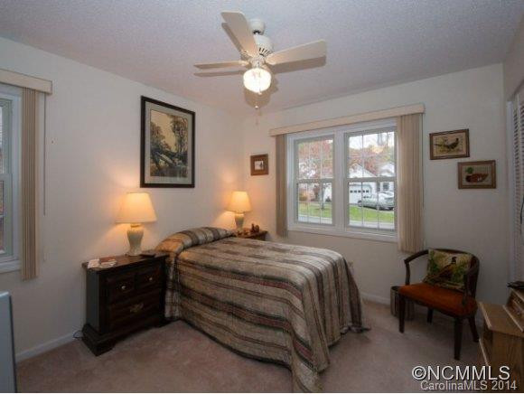 217 Hampton Court - Photo 17