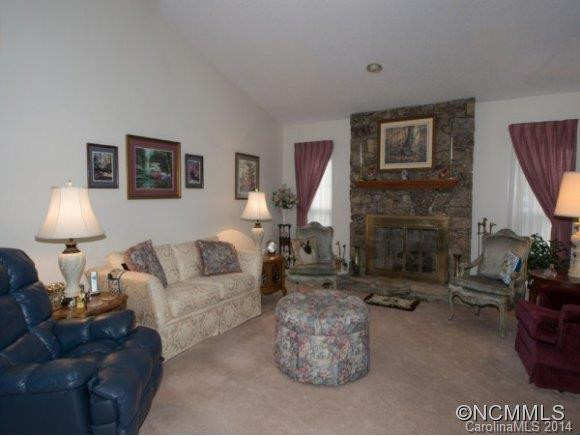 217 Hampton Court - Photo 3