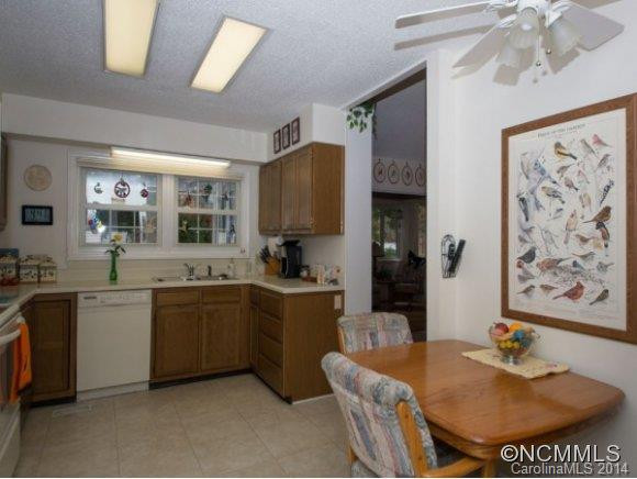 217 Hampton Court - Photo 6
