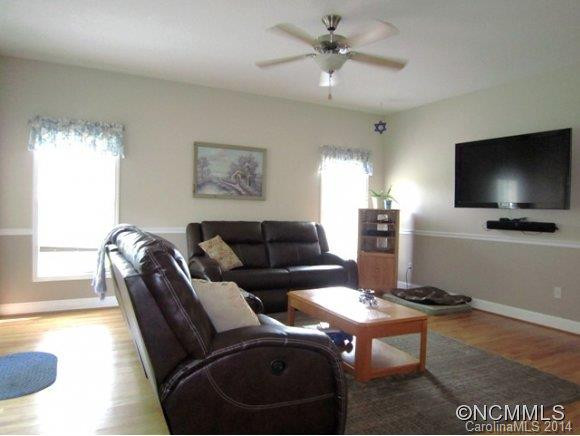 66 Azalea Drive - Photo 2