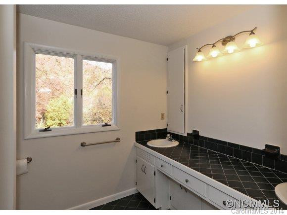 605 Country Club Drive - Photo 18