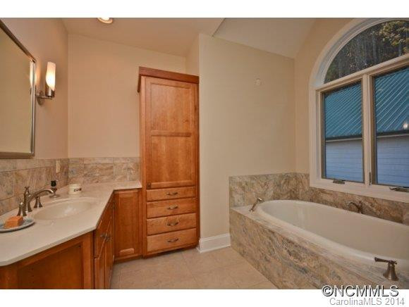 25 Janice Way - Photo 12