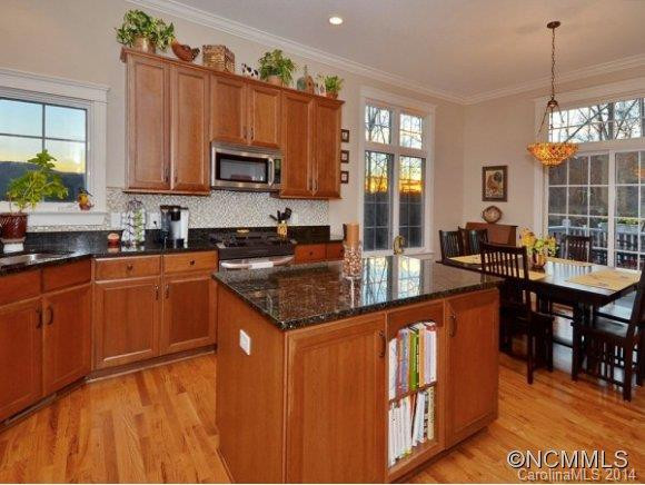 138 TWIN COURTS DRIVE - Photo 8