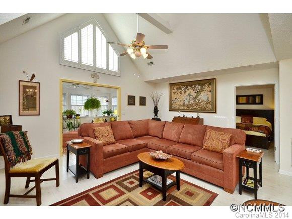 14 Village Parkway - Photo 2