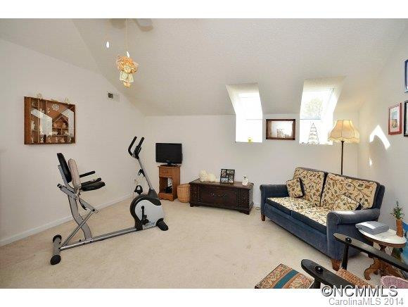 14 Village Parkway - Photo 12