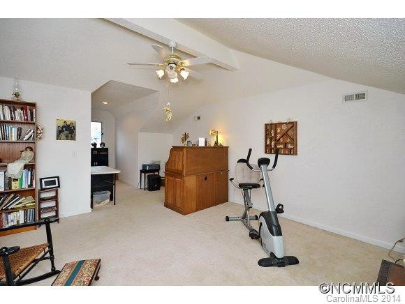 14 Village Parkway - Photo 13