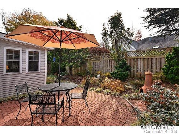 14 Village Parkway - Photo 17