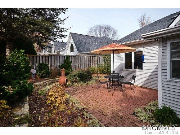 14 Village Parkway - Photo 18