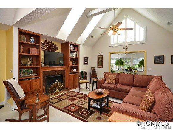 14 Village Parkway - Photo 3