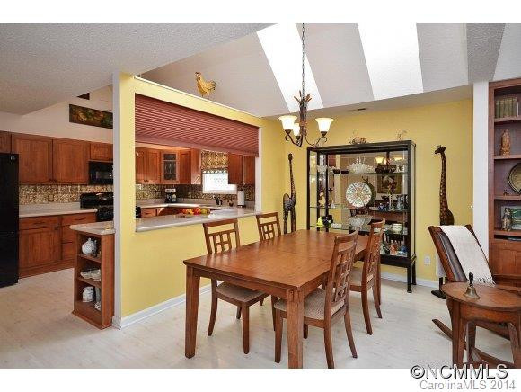 14 Village Parkway - Photo 5