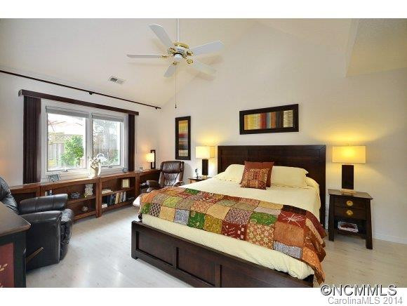 14 Village Parkway - Photo 8