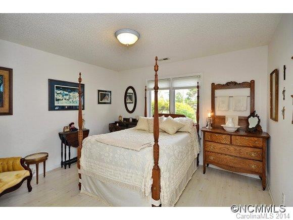 14 Village Parkway - Photo 10