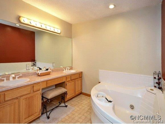 400 SUNSET HEIGHTS - Photo 13