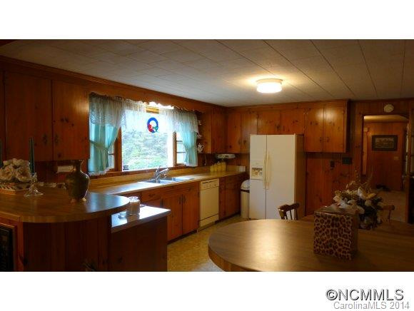 3111 Collinsville Road - Photo 9