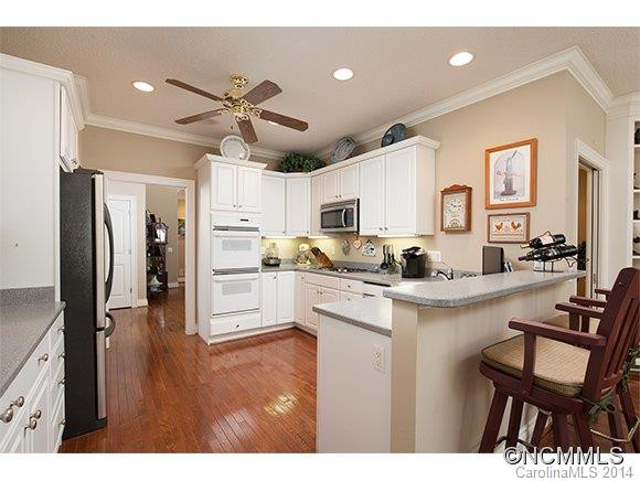 17 Tiverton Lane - Photo 4