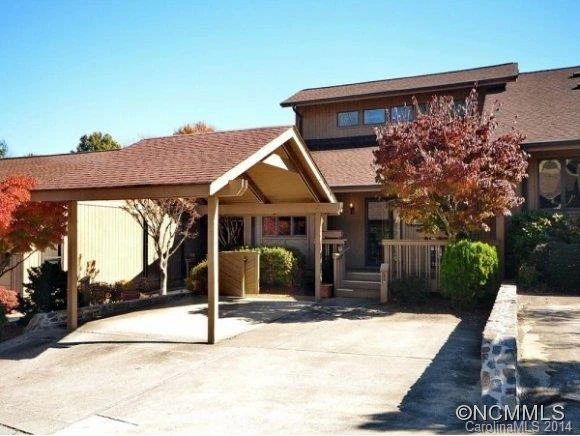 204 RED OAK DRIVE