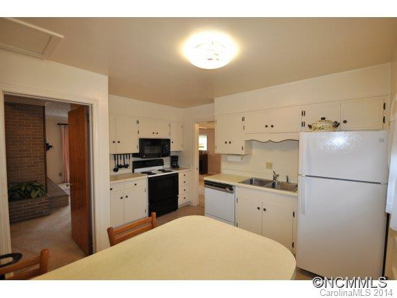221 Balsam Rd. - Photo 4