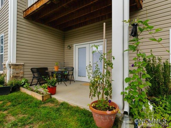 11 Northbrook Pl. Apt. B - Photo 2