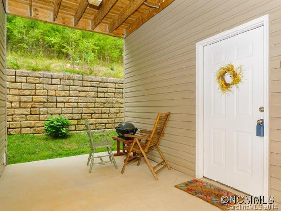 11 Northbrook Pl. Apt. B - Photo 3