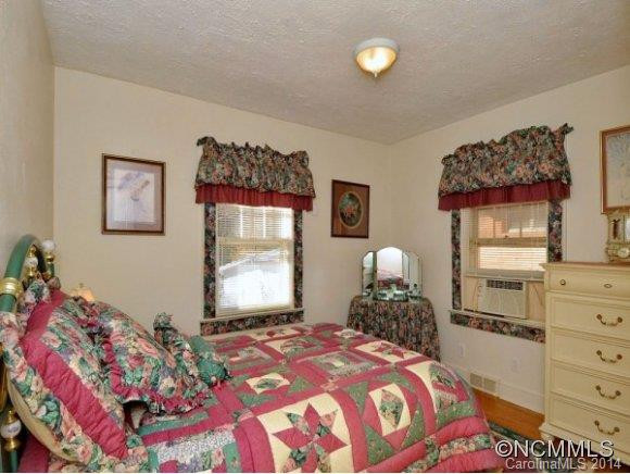 1927 ARLINGTON PLACE - Photo 6