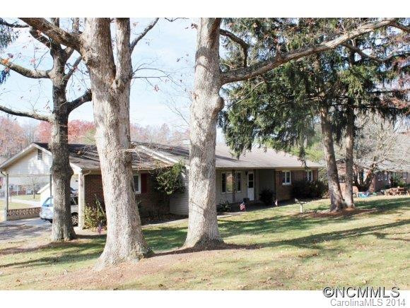 402 Whispering Hills Dr..